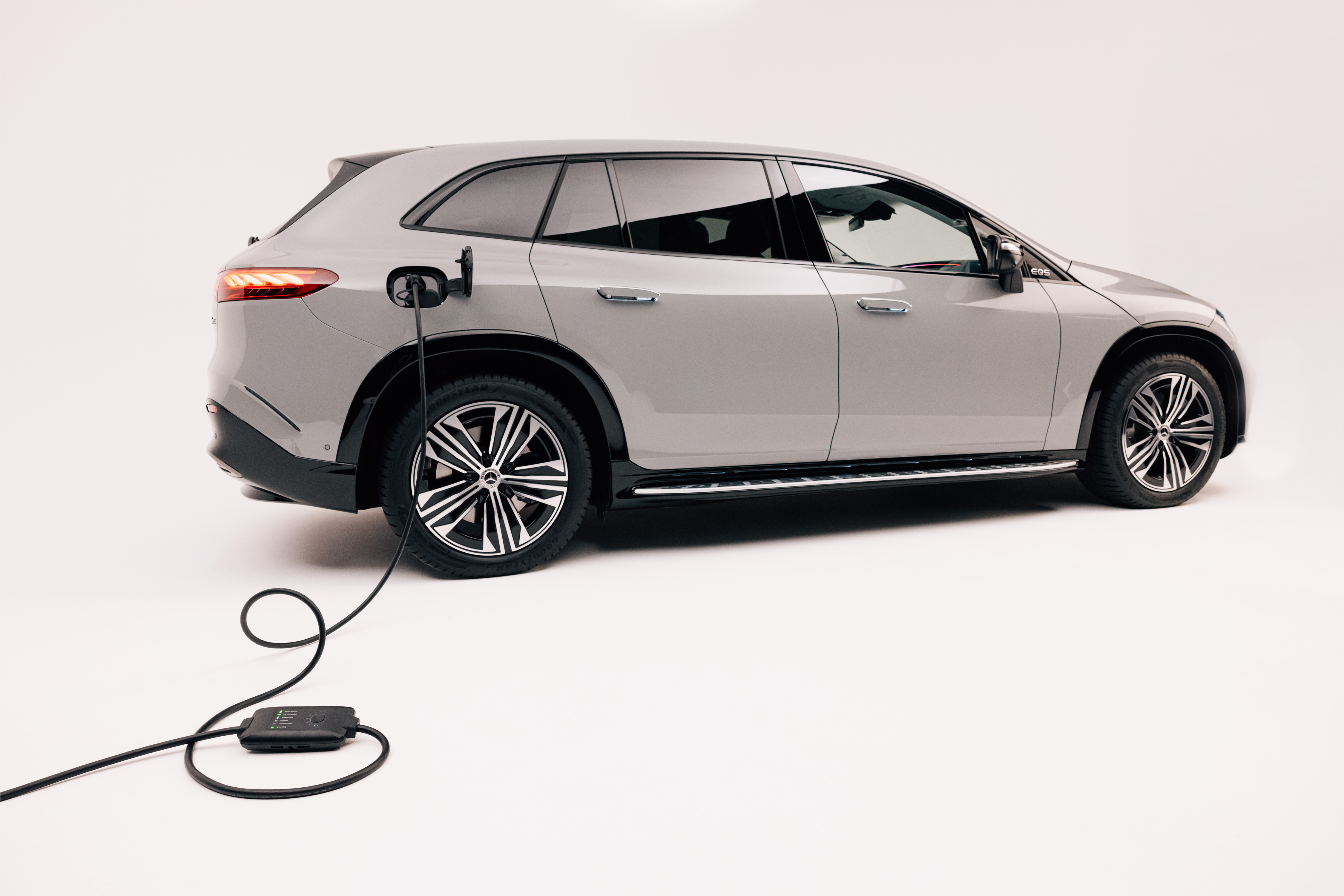 EIn AUto das geladen wird EIn AUto das geladen wird