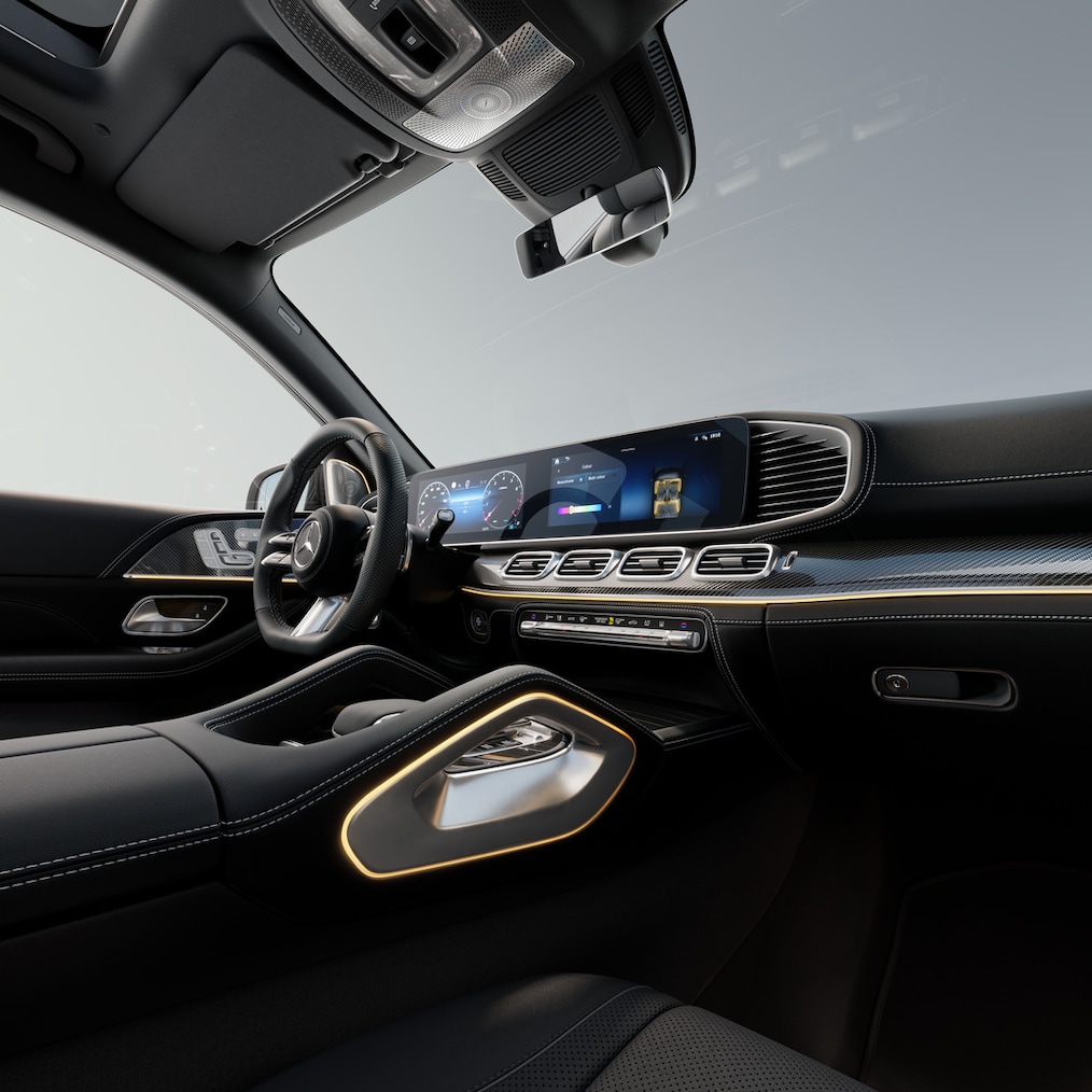 Cockpit des Mercedes-Benz GLS, aufgenommen von der Beifahrerseite.