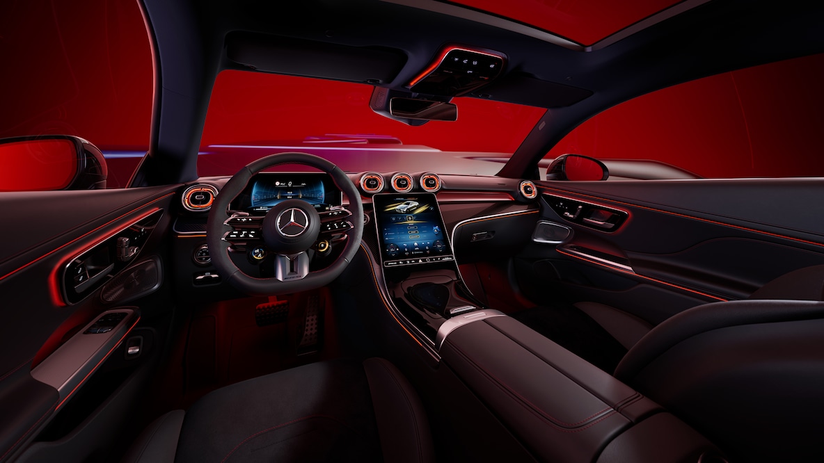 Dynamischer Blick auf das Mercedes-AMG CLE 53 4MATIC+ Coupé (Fahraufnahme).