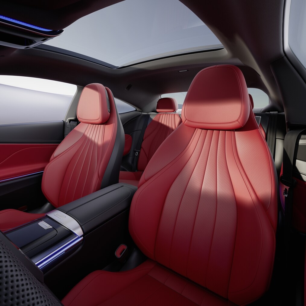 Blick auf die Innenausstattung des Mercedes-Benz CLE Coupé durch die Windschutzscheibe.