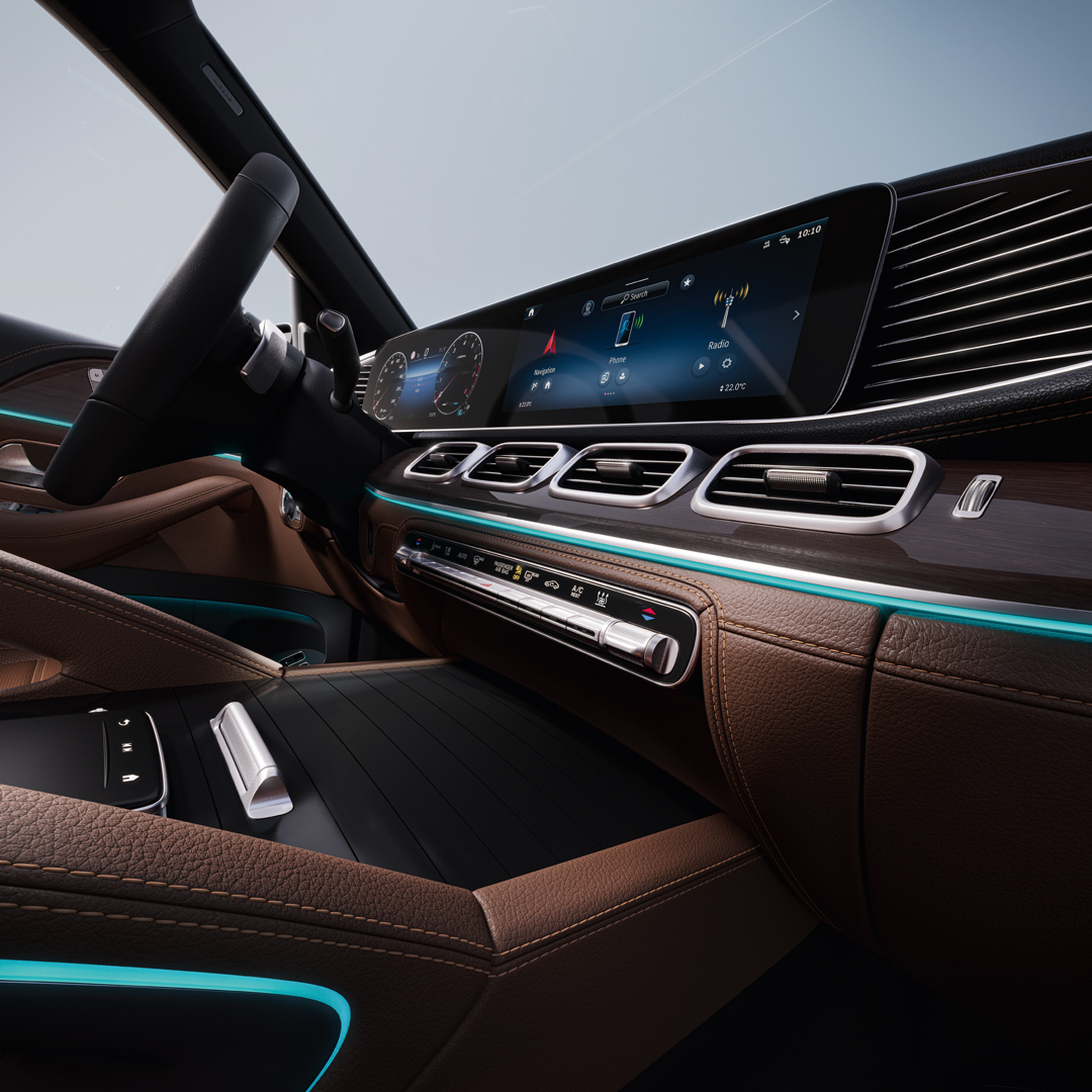Cockpit des Mercedes-Benz GLE Coupé, aufgenommen von der Beifahrerseite.