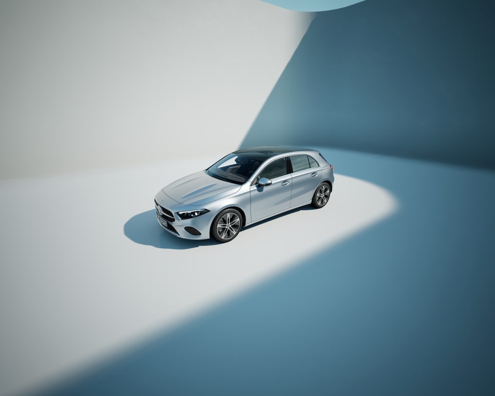Innenraum der Mercedes-Benz A-Klasse mit Schwerpunkt auf der Medienausstattung.