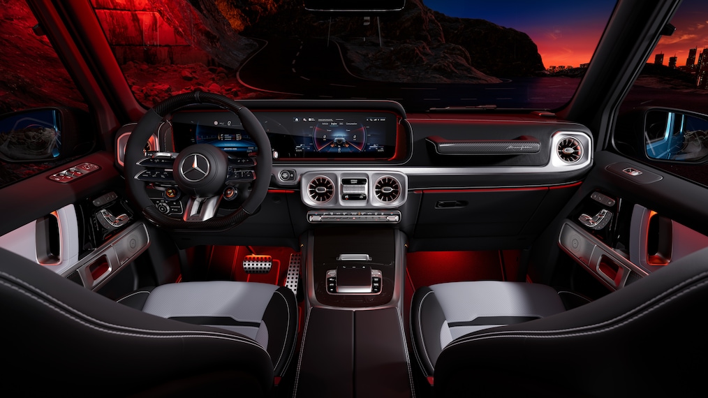 Ansicht von hinten auf eine blaue Mercedes G-Klasse