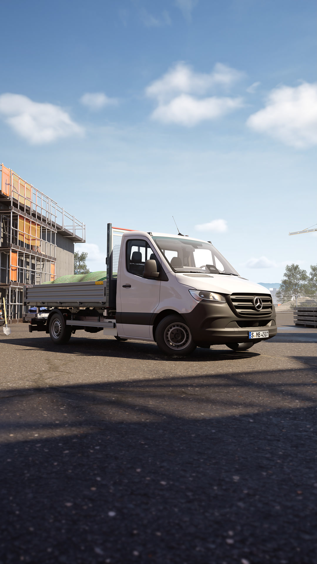 Mercedes‑Benz Sprinter mit Dreiseitenkipper‑Aufbau von Dautel steht auf einer Baustelle – robuste Fahrzeuglösung für Bau, Handwerk und Materialtransport.