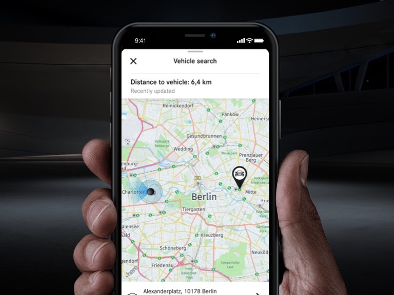 Es wird ein Handyscreen des Dienstes Fernsteuerung Fahrzeugauffindfunktion gezeigt.