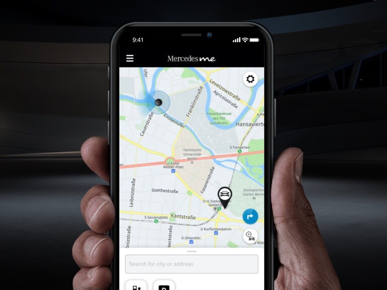 Es wird ein Handyscreen des Dienstes Fernsteuerung Fahrzeugstandort gezeigt.