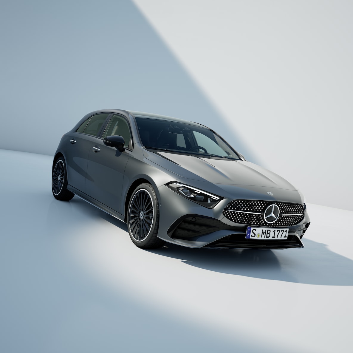 Frontale Seitenansicht einer Mercedes-Benz A-Klasse.