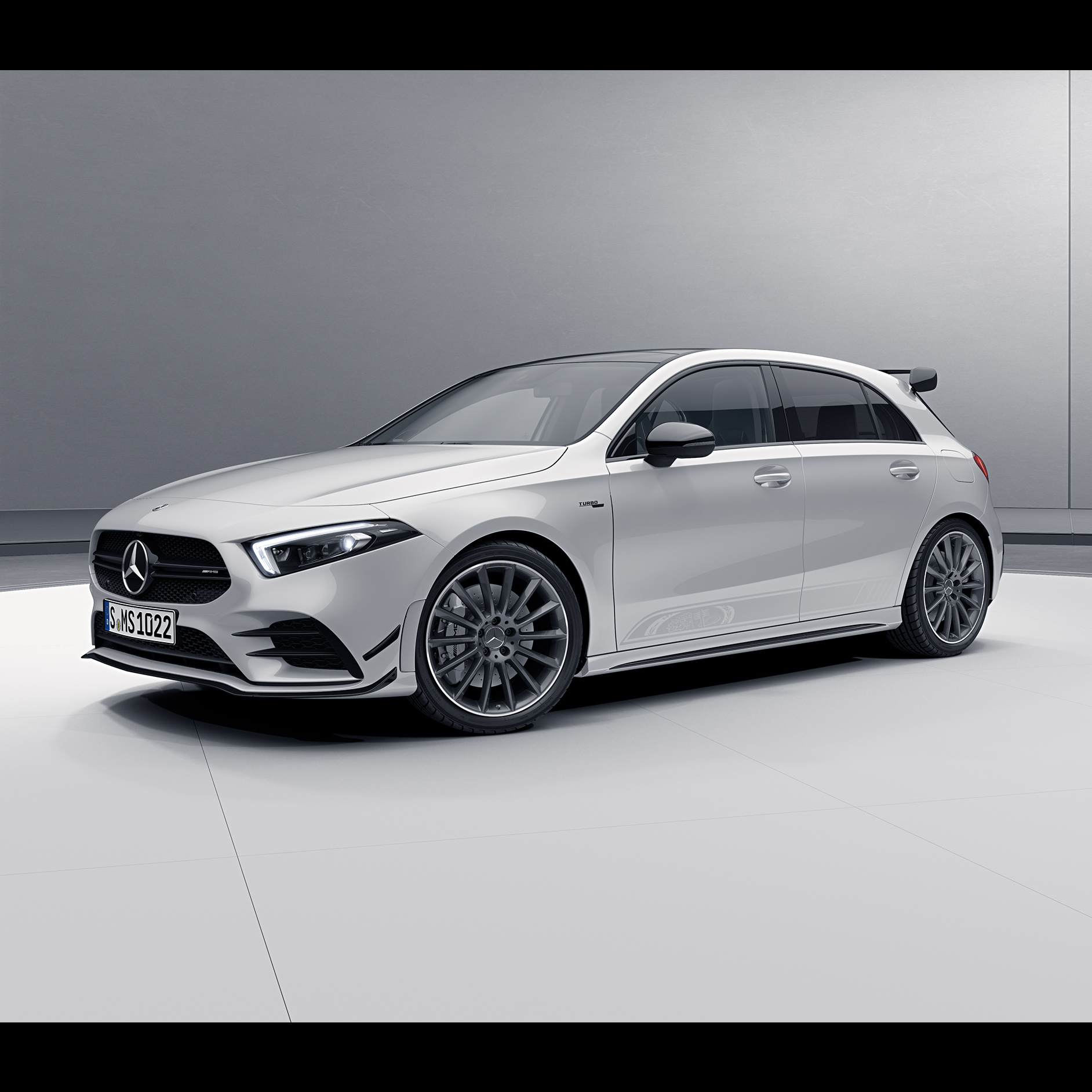 Mercedes-AMG A-Klasse A 35 4MATIC: Edition 55 Exterieur Exterieuransicht der Mercedes-AMG A-Klasse A 35 4MATIC Edition 55