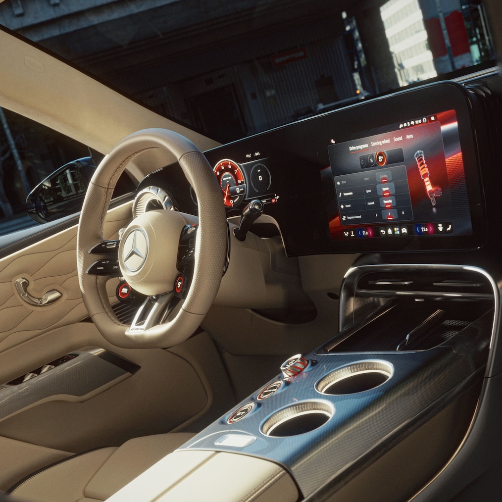 Das fahrerorientierte Cockpit des Mercedes-AMG GT 53.