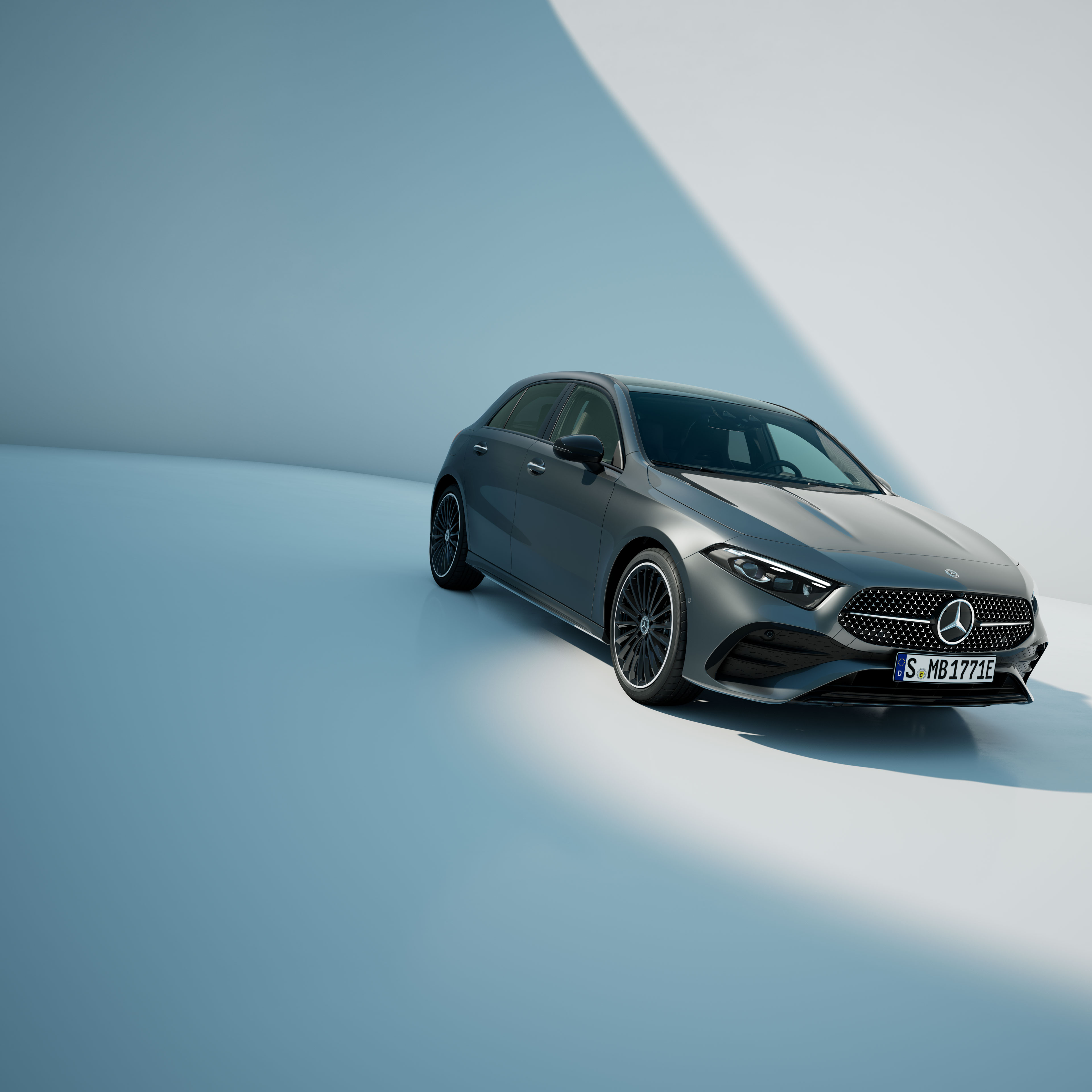 A-Klasse Kompaktlimousine | Kompaktlimousinen | Mercedes-Benz Die Mercedes-Benz A-Klasse Kompaktlimousine in einer seitlichen Frontansicht.