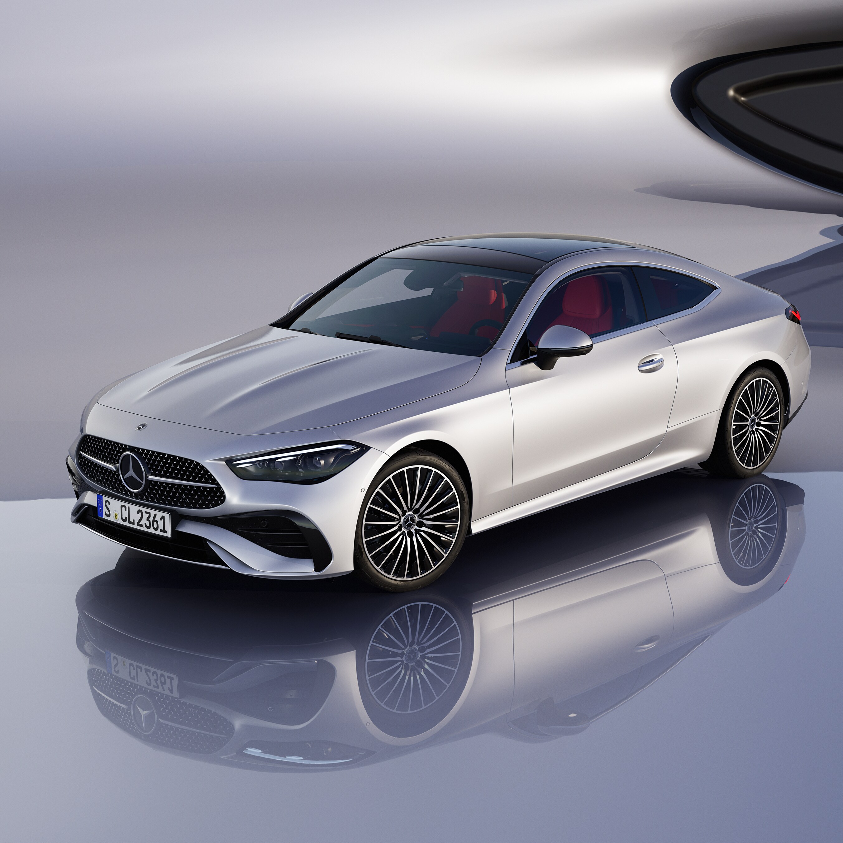 Die Frontansicht des Mercedes-Benz CLE Coupés in heller Umgebung.