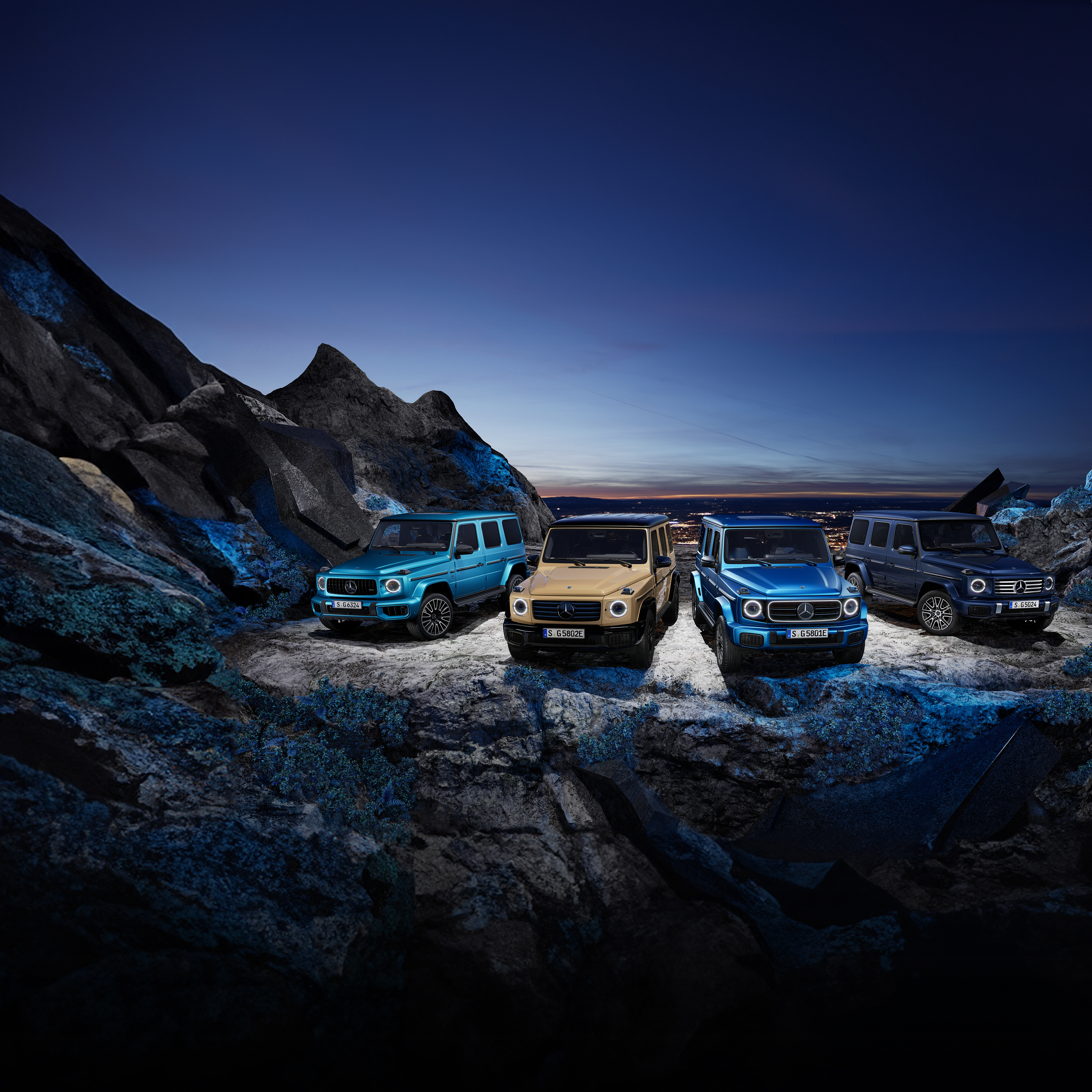 G-Klasse Range Drei Mercedes-Benz G-Klassen stehen auf einer Klippe.