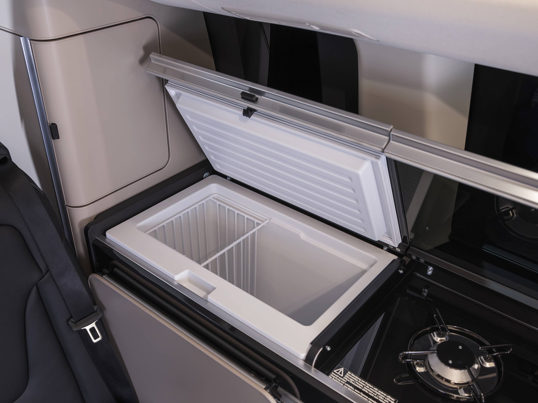 Mercedes-Benz Marco Polo Reisemobil mit praktischem Stauraum für längere Reisen.