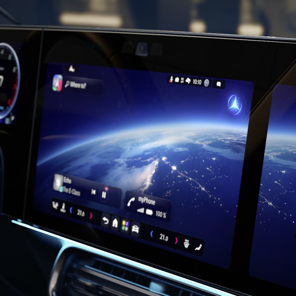 Blick auf das Zentraldisplay mit Zero Layer Screen und MVA in der Ecke im CLA C178.