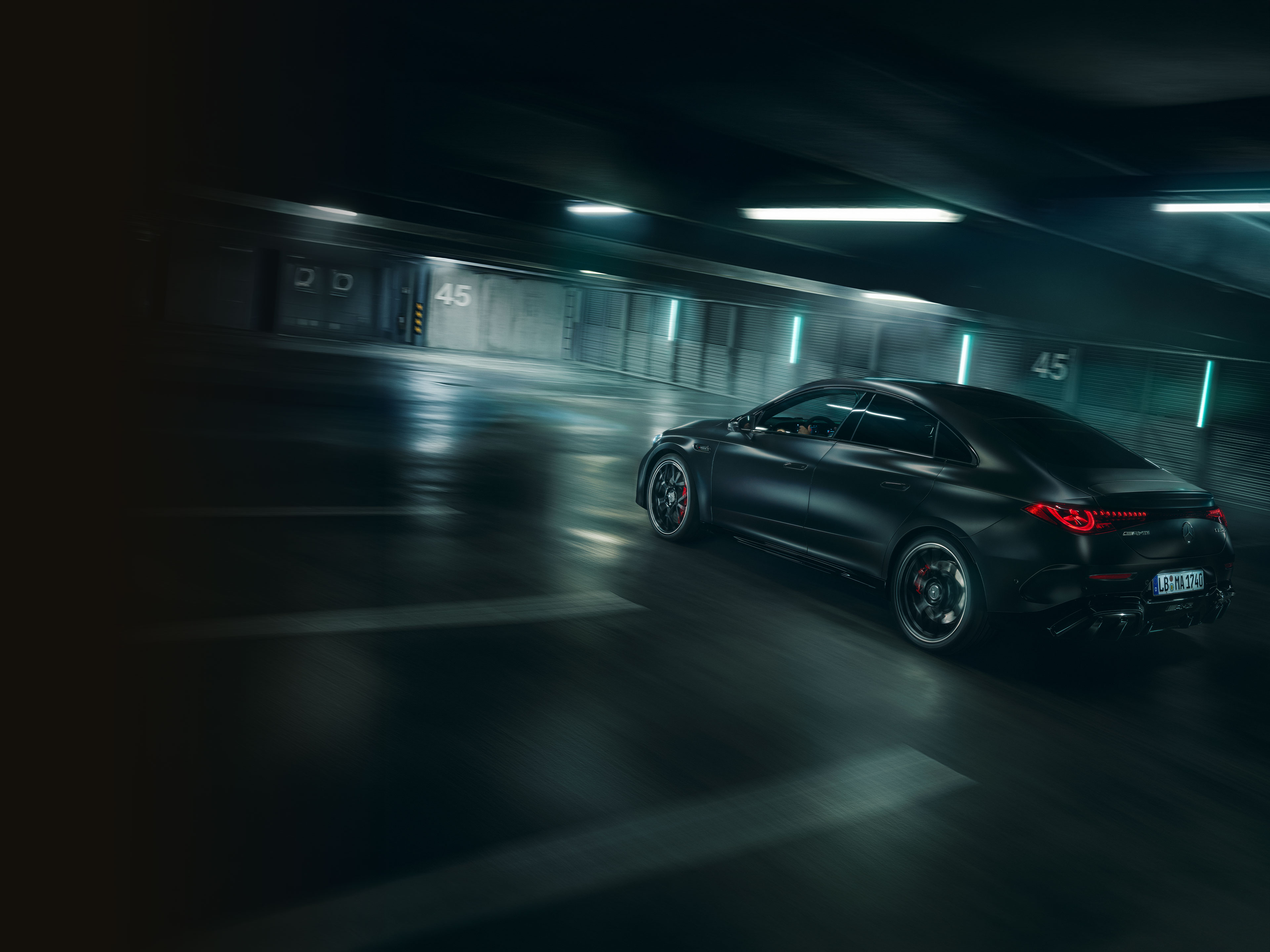 Performance | CLA | Mercedes-AMG Die Performance des neuen elektrischen Mercedes-AMG CLA 45 4MATIC+.
