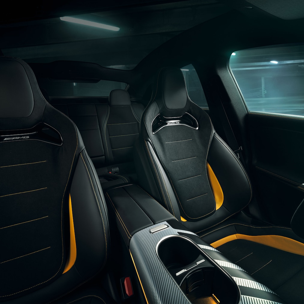 Die AMG Performance Sitze im komplett neuen elektrischen Mercedes-AMG CLA 45 4MATIC+.
