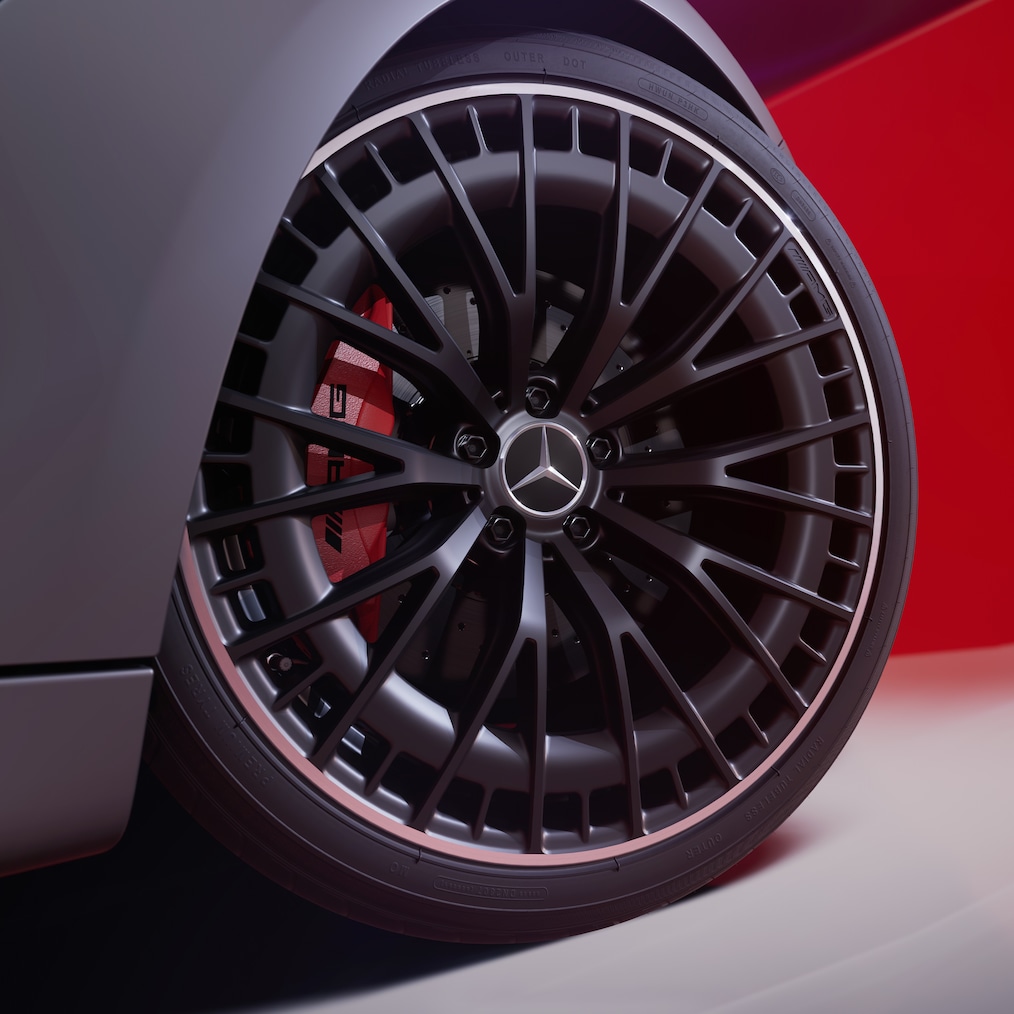 Nahaufnahme eines 50,8 cm (20") AMG-Leichtmetallrads (RTM, RTN) oder Schmiederads (RVQ, RVR, RVS).