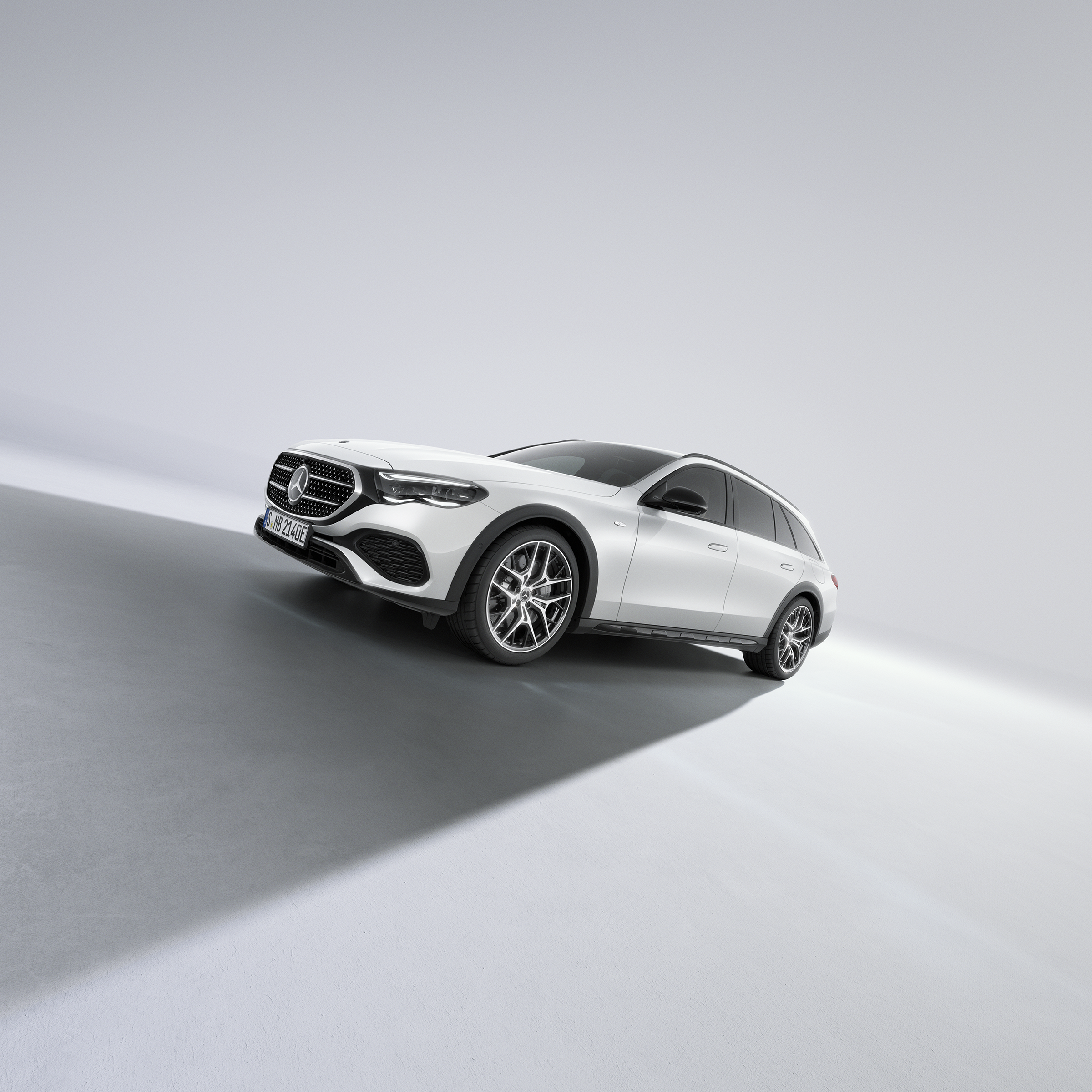Seitliche Ansicht des Mercedes-Benz E-Klasse All-Terrain.