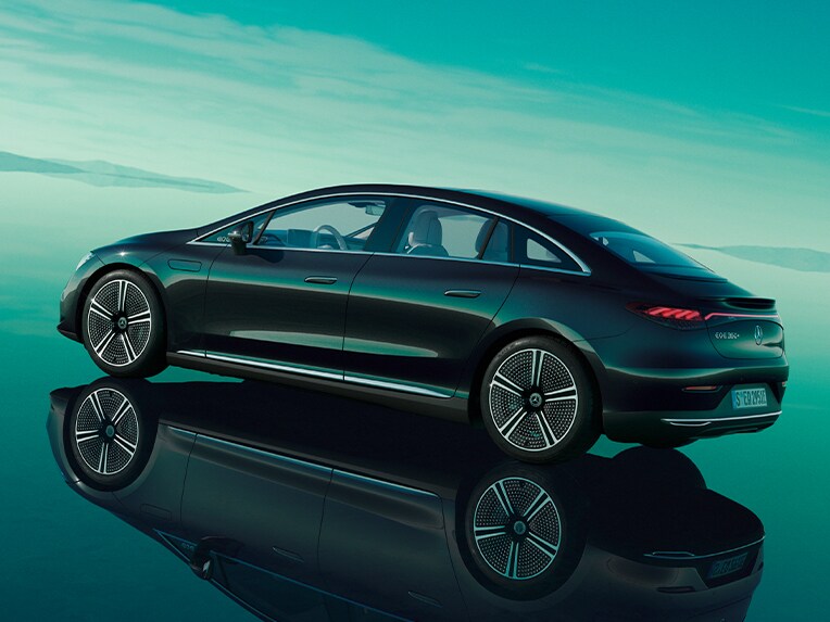Der neue EQE Limousine in einer Seitenansicht.
