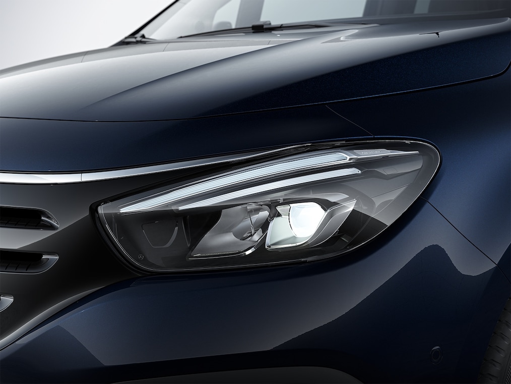 Die Abbildung zeigt eine Nahaufnahme der LED High Performance-Scheinwerfer.