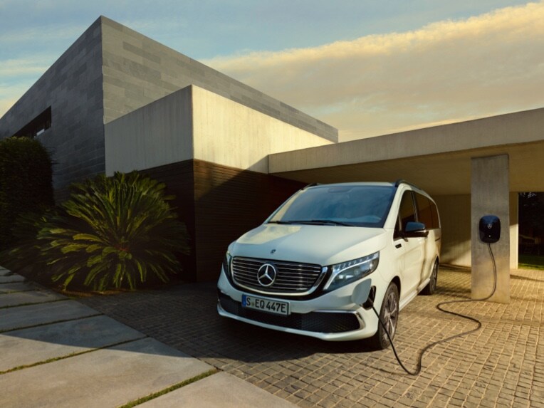 Mit der Mercedes-Benz Wallbox Home wird Ihr Zuhause zur Ladestation.