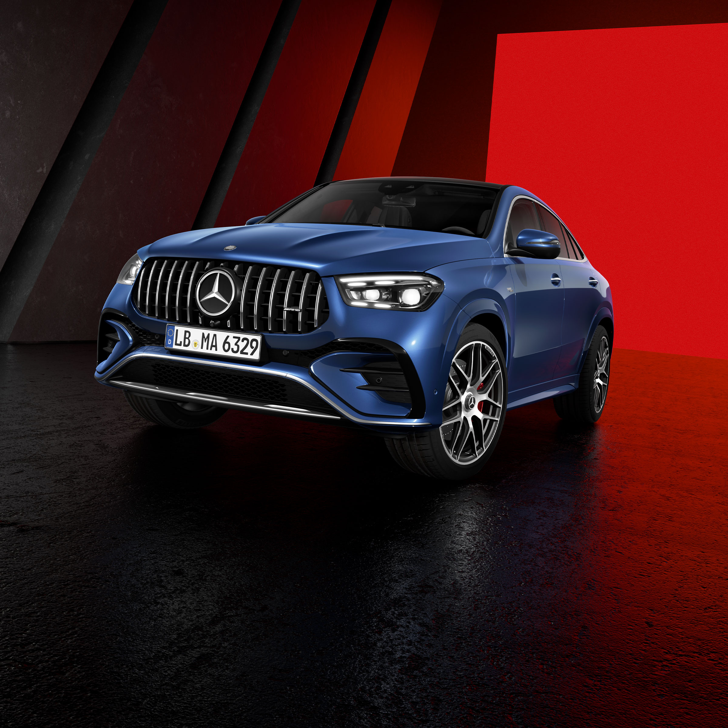 Frontale Seitenansicht des GLE 53 Coupés von Mercedes-AMG.