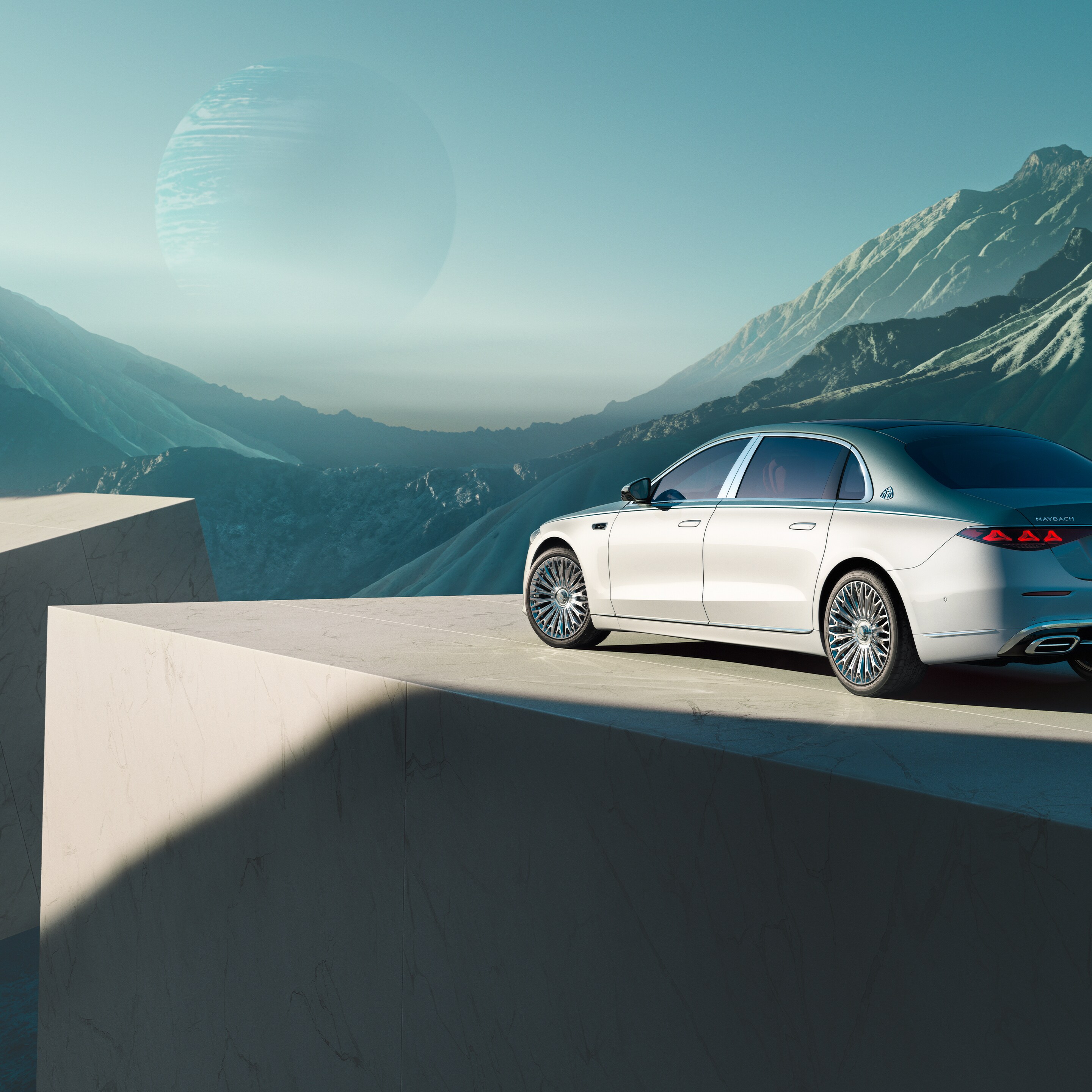 Die Mercedes-Maybach S-Klasse in einer seitlichen Ansicht.