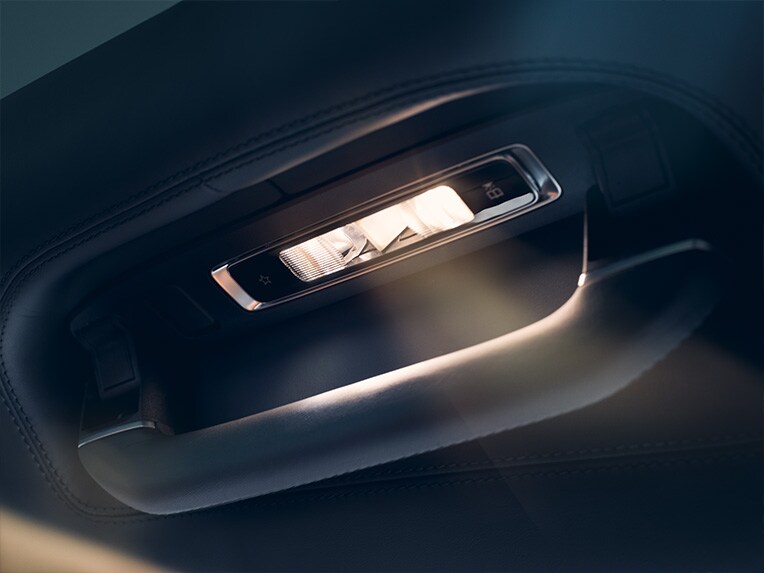 Die Adaptive Fondbeleuchtung im Innenraum der Mercedes-Maybach S-Klasse.
