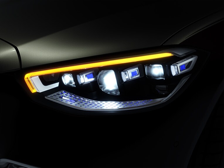 Ein DIGITAL LIGHT Scheinwerfer der Mercedes-Maybach S-Klasse.