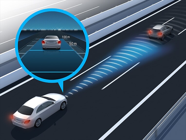 Eine Illustration der Funktionsweisen des Aktiven Abstands-Assistenten DISTRONIC der Mercedes-Maybach S-Klasse.