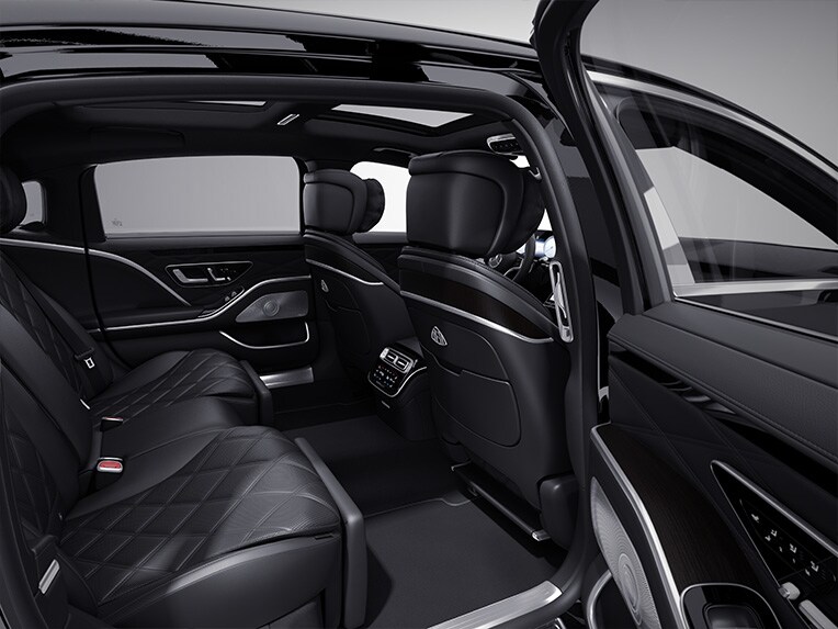 Das Interieur der Mercedes-Maybach S-Klasse mit Zierelemente-Paket Exklusiv.