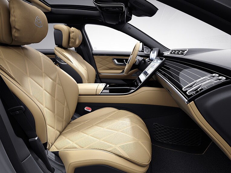 Das MANUFAKTUR Interieur-Paket im Cockpit der Mercedes-Maybach S-Klasse.