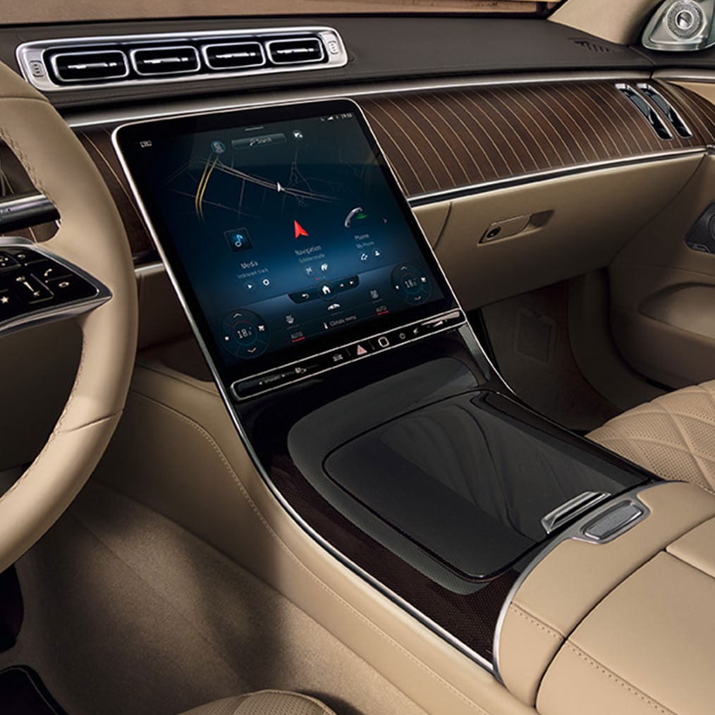 32,5 cm (12,8") OLED Zentraldisplay in der S-Klasse Limousine Lang.