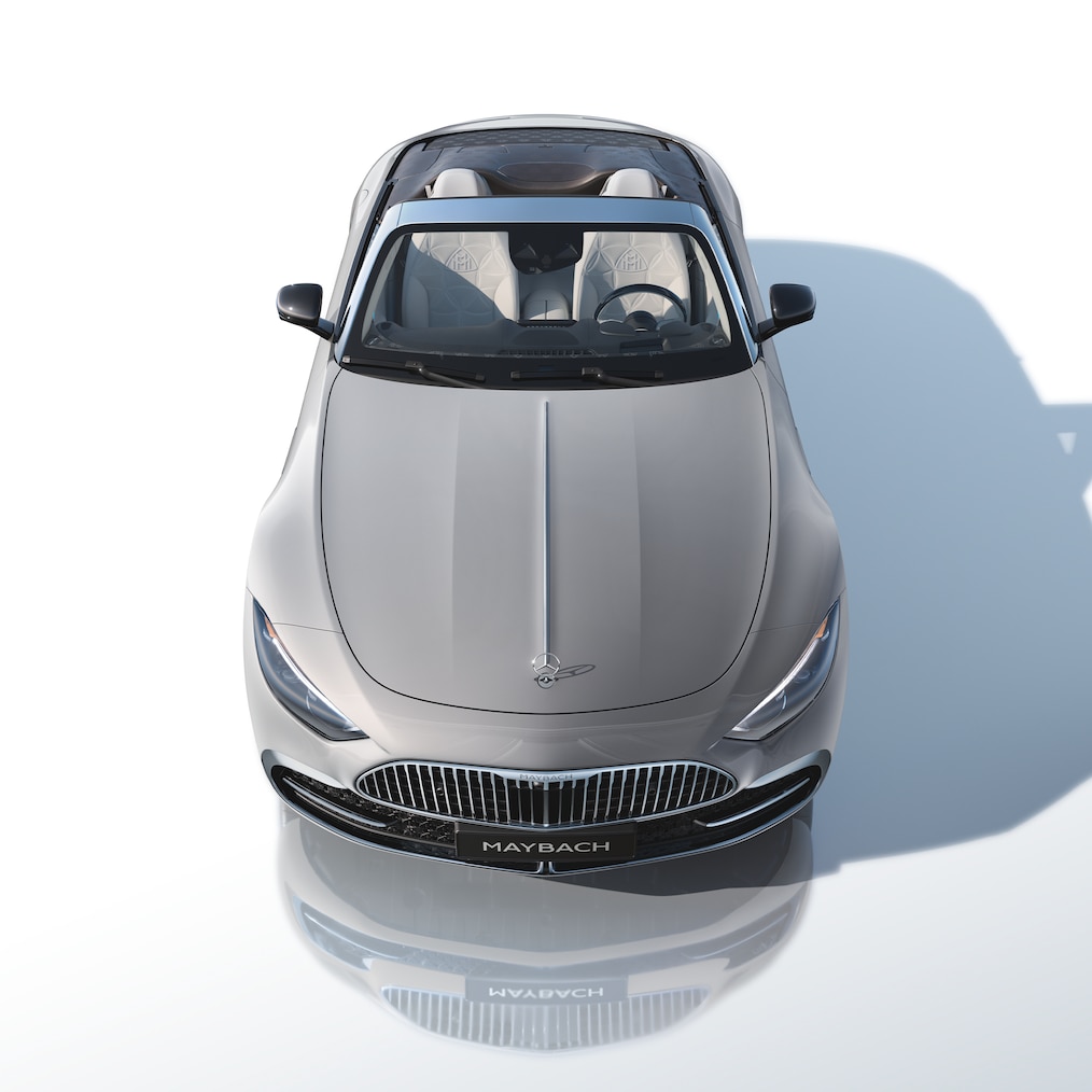 Frontale Draufsicht auf den offenen Mercedes-Maybach SL 680 Monogram Series mit dem Designkonzept „White Ambience“.