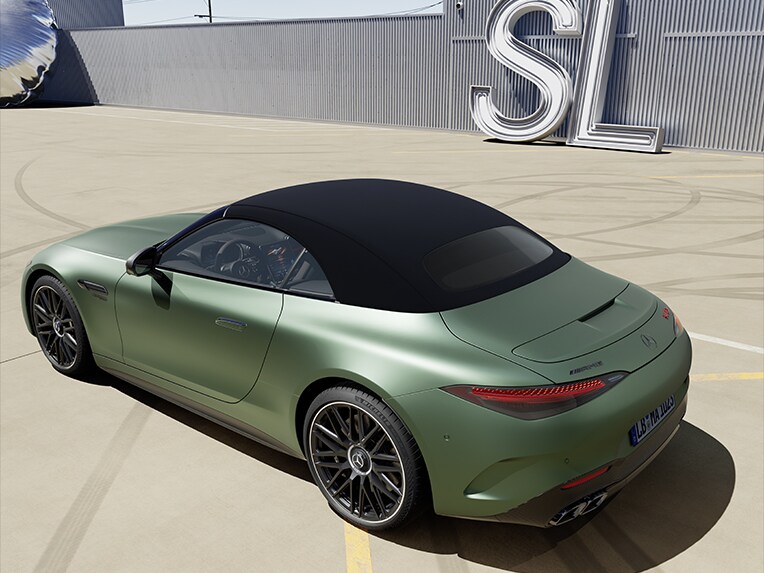 Seitliche Heckansicht eines Mercedes-AMG SL Roadsters.
