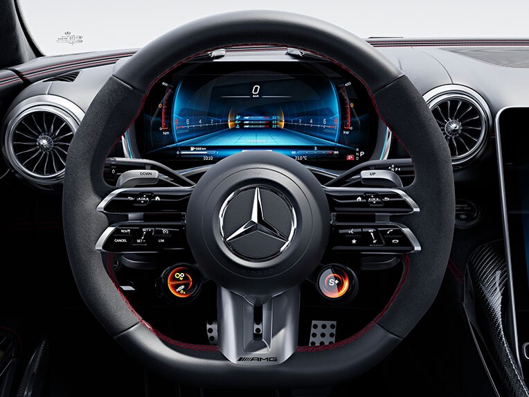Das AMG Performance Lenkrad in Leder Nappa / Mikrofaser MICROCUT im Mercedes-AMG SL 63 S E PERFORMANCE.