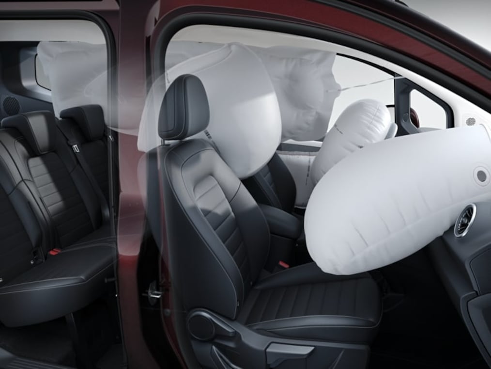 Die Abbildung zeigt eine Illustration der Airbags im Mercedes-Benz EQT.