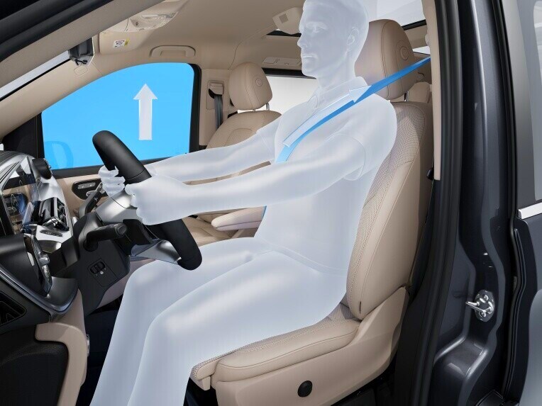 Das vorausschauende Insassenschutzsystem PRE-SAFE® kann kritische Fahrsituationen bereits frühzeitig erkennen und vorsorglich Schutzmaßnahmen einleiten.