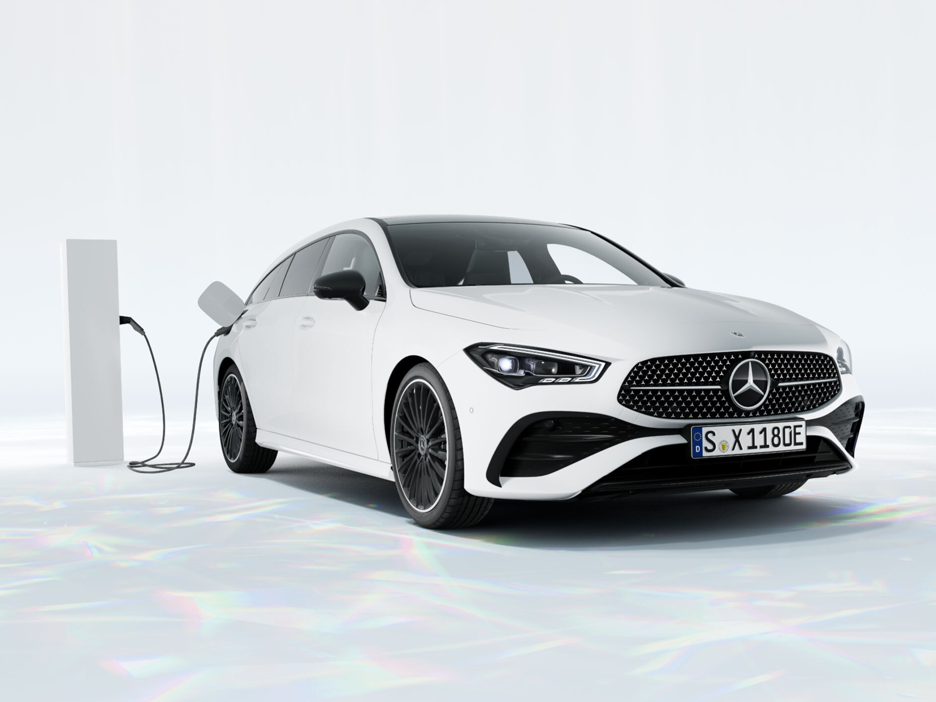 Der Mercedes-Benz CLA Shooting Brake in einer Seitenansicht. Elektromobilität von Mercedes-Benz.