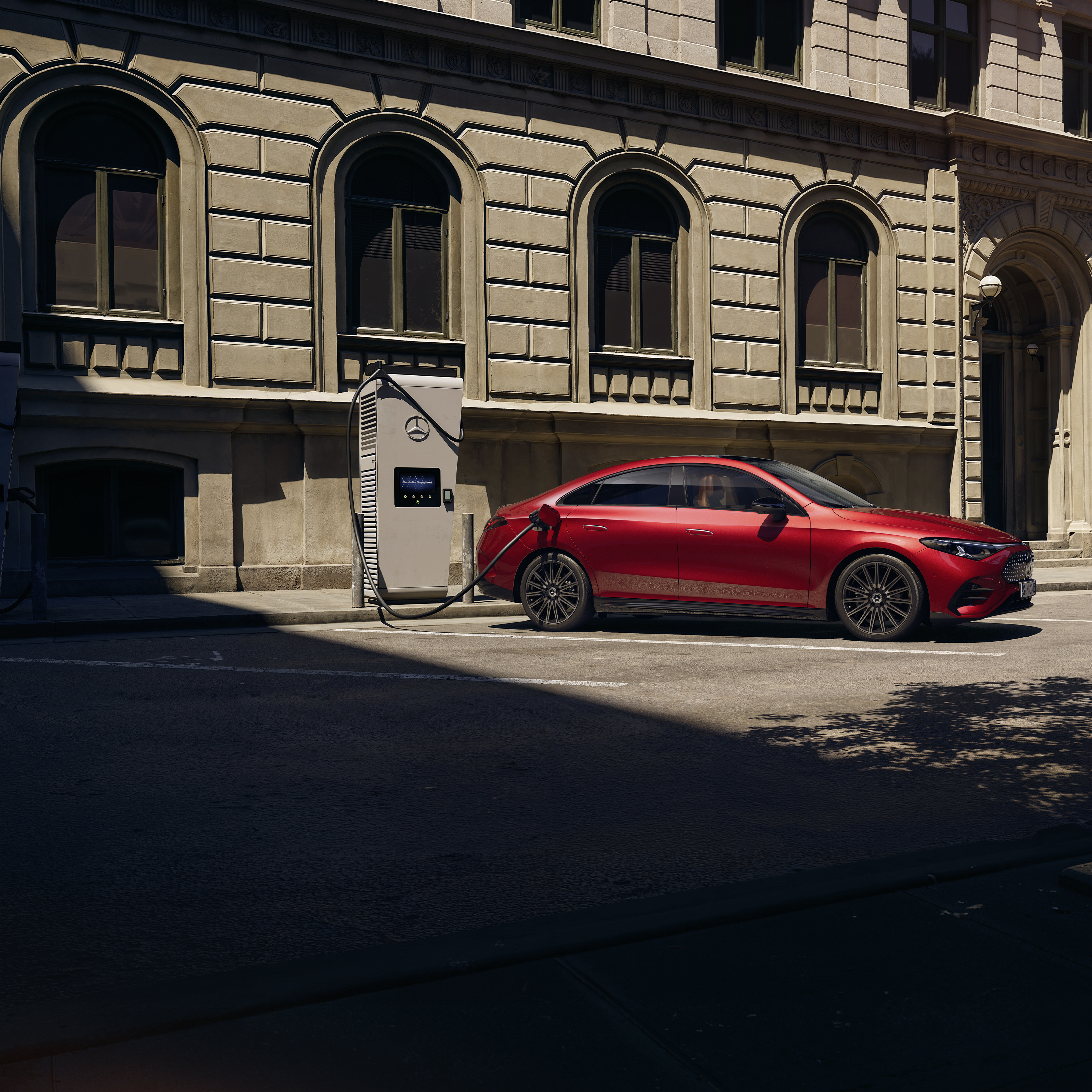 Elektromobilität | Mercedes-Benz Seitliche Ansicht des CLA von Mercedes-Benz. Elektromobilität von Mercedes-Benz.