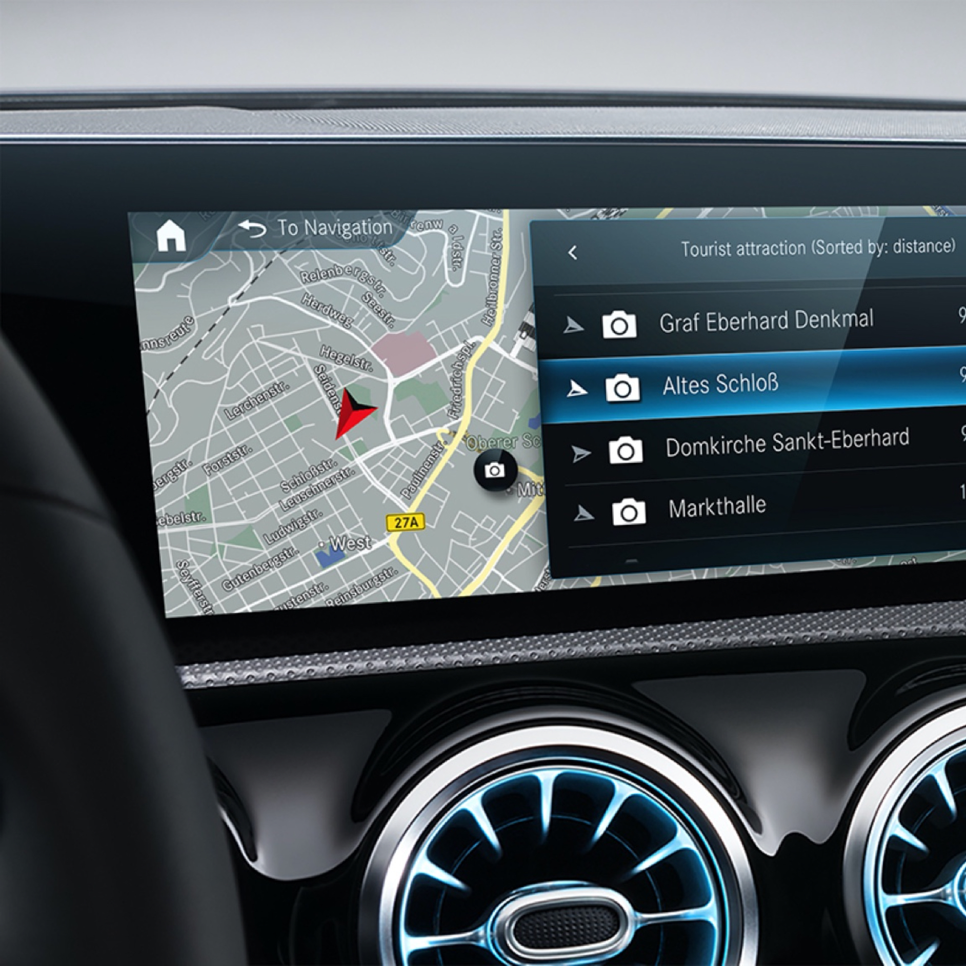 Lokale Suche | Navigation | Mercedes me Das MBUX Multimediasystem errechnet dank der Digitalen Extras zum Thema Navigation die für den Fahrer beste Route.