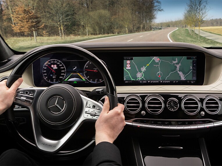 Mercedes-Benz Intelligent Drive in der S-Klasse (Baureihe 222) aus der Fahrerperspektive.