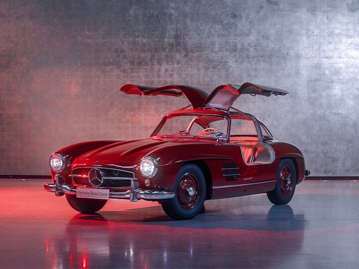 Mercedes-Benz 300 SL Coupé (W 198) in mittelrot (DB 516).
