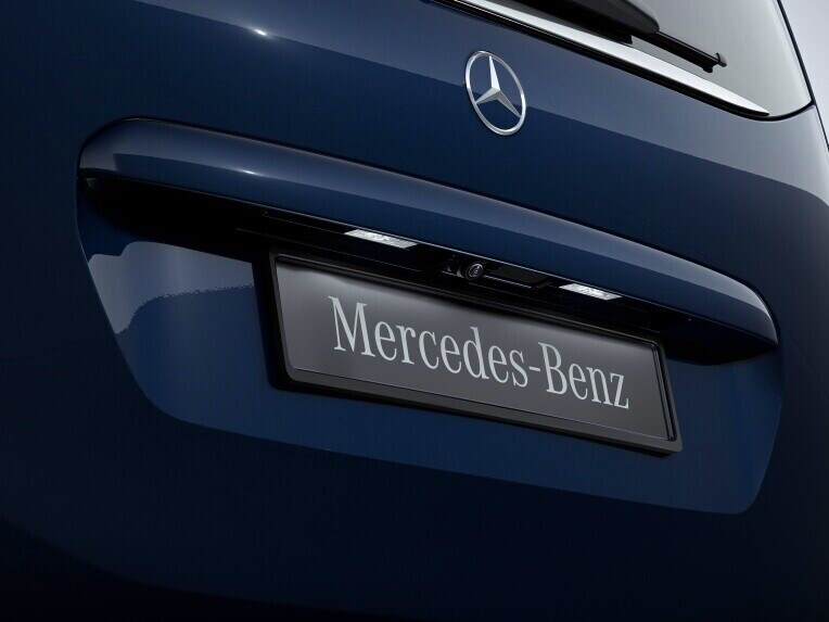 Die Rückfahrkamera im Heck des Mercedes-Benz eCitan Tourer.