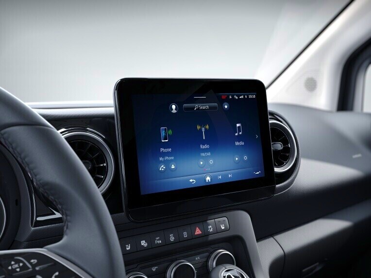 Das MBUX Multimediasystem mit 9,5 Zoll Display im Mercedes-Benz eCitan Tourer.