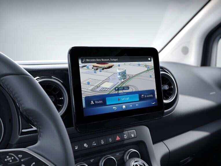 Die Navigation im MBUX Multimediasystem des eCitan Tourer.