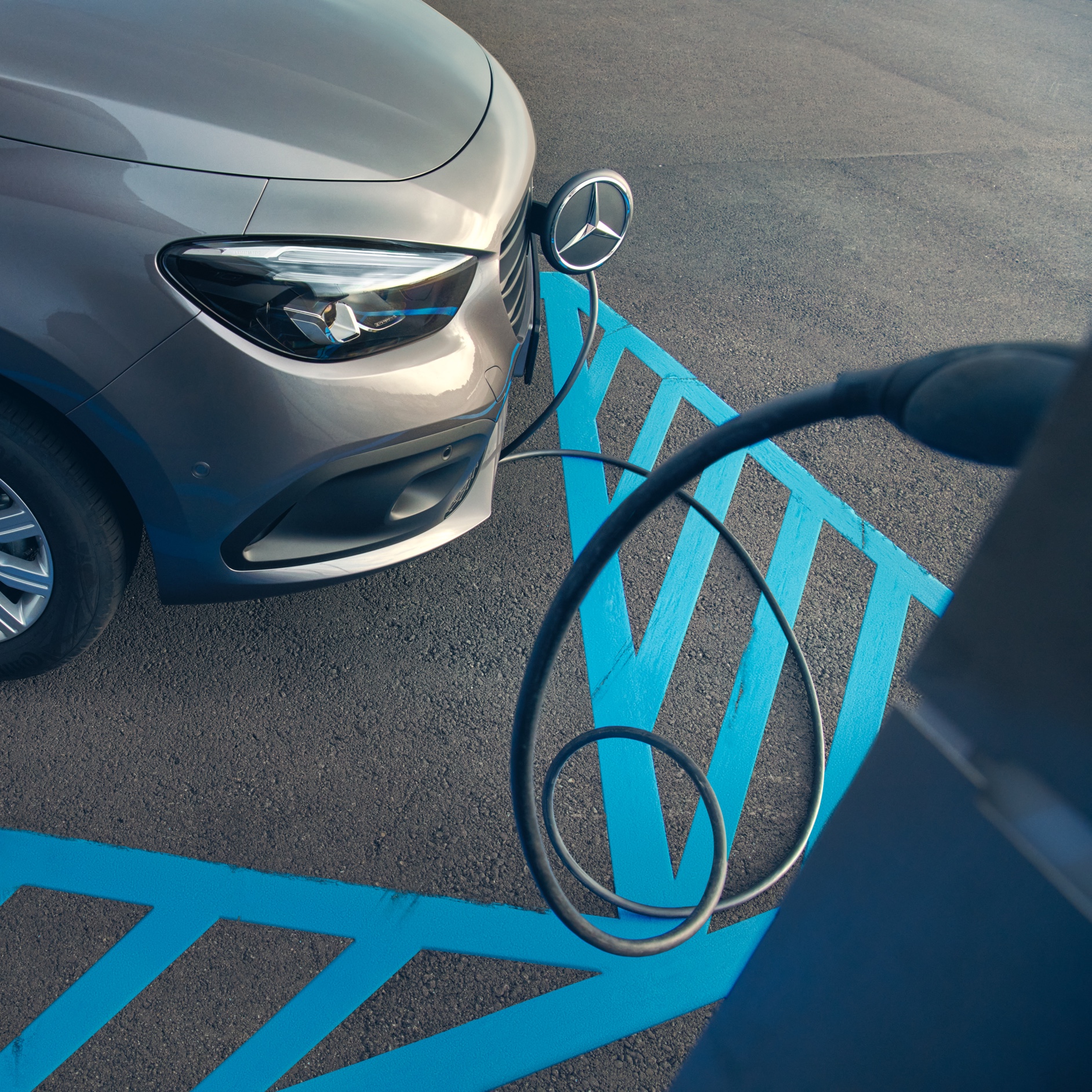 eCitan Tourer | Mercedes-Benz Der Mercedes-Benz eCitan Tourer beim Laden.