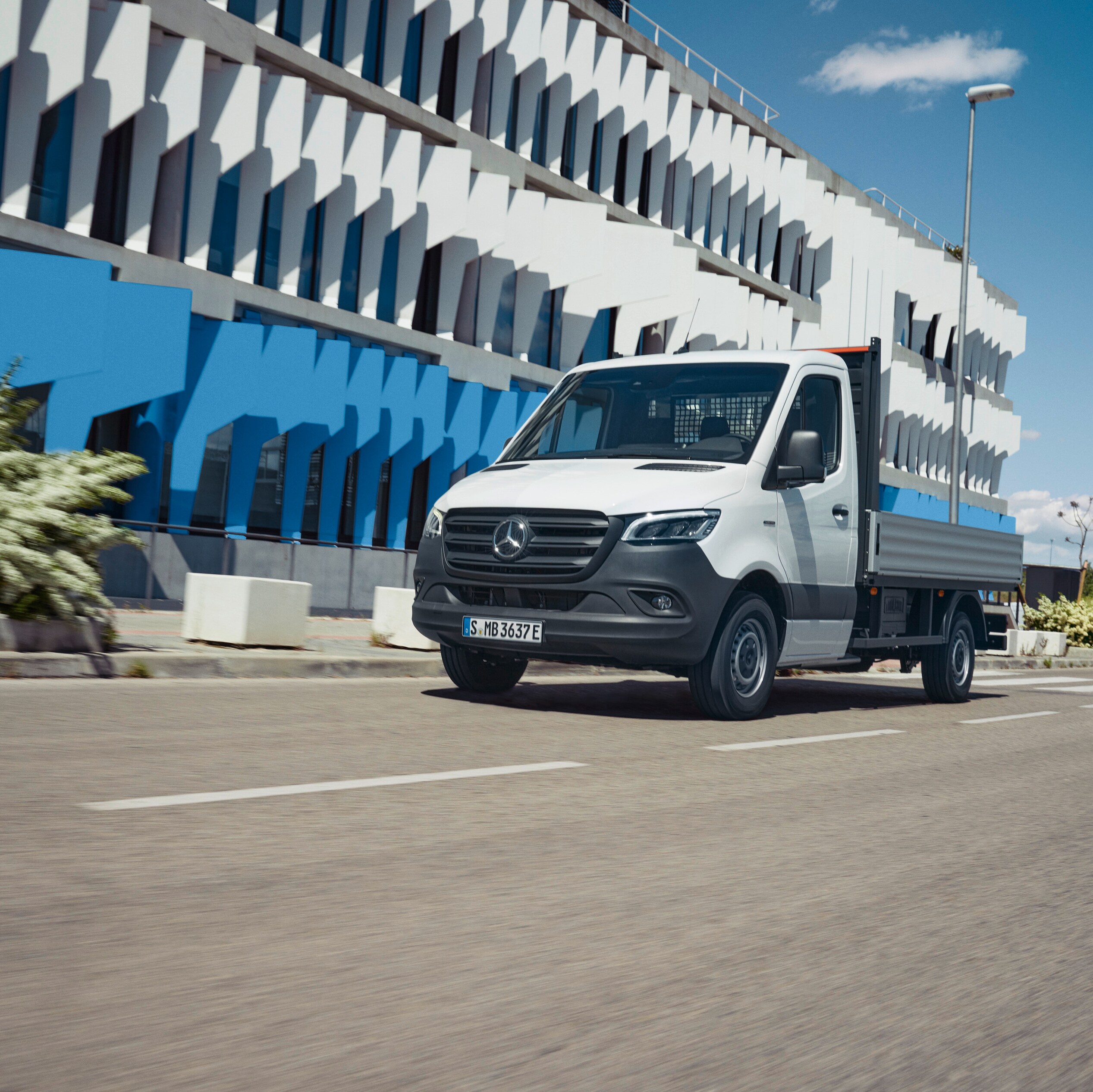 Das Mercedes-Benz Pritschenfahrzeug.