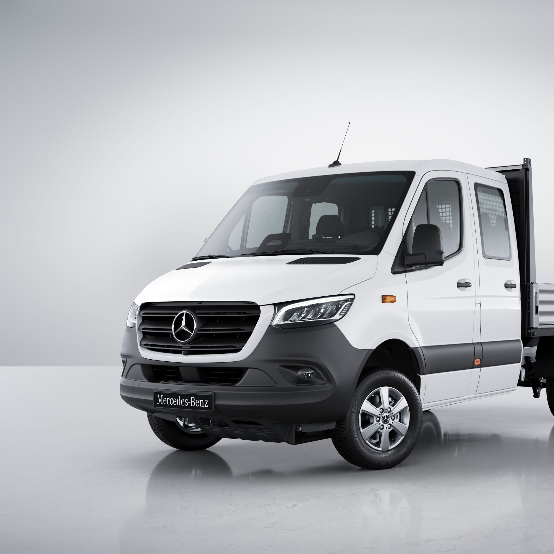 Das Mercedes-Benz Sprinter Pritschenfahrzeug.