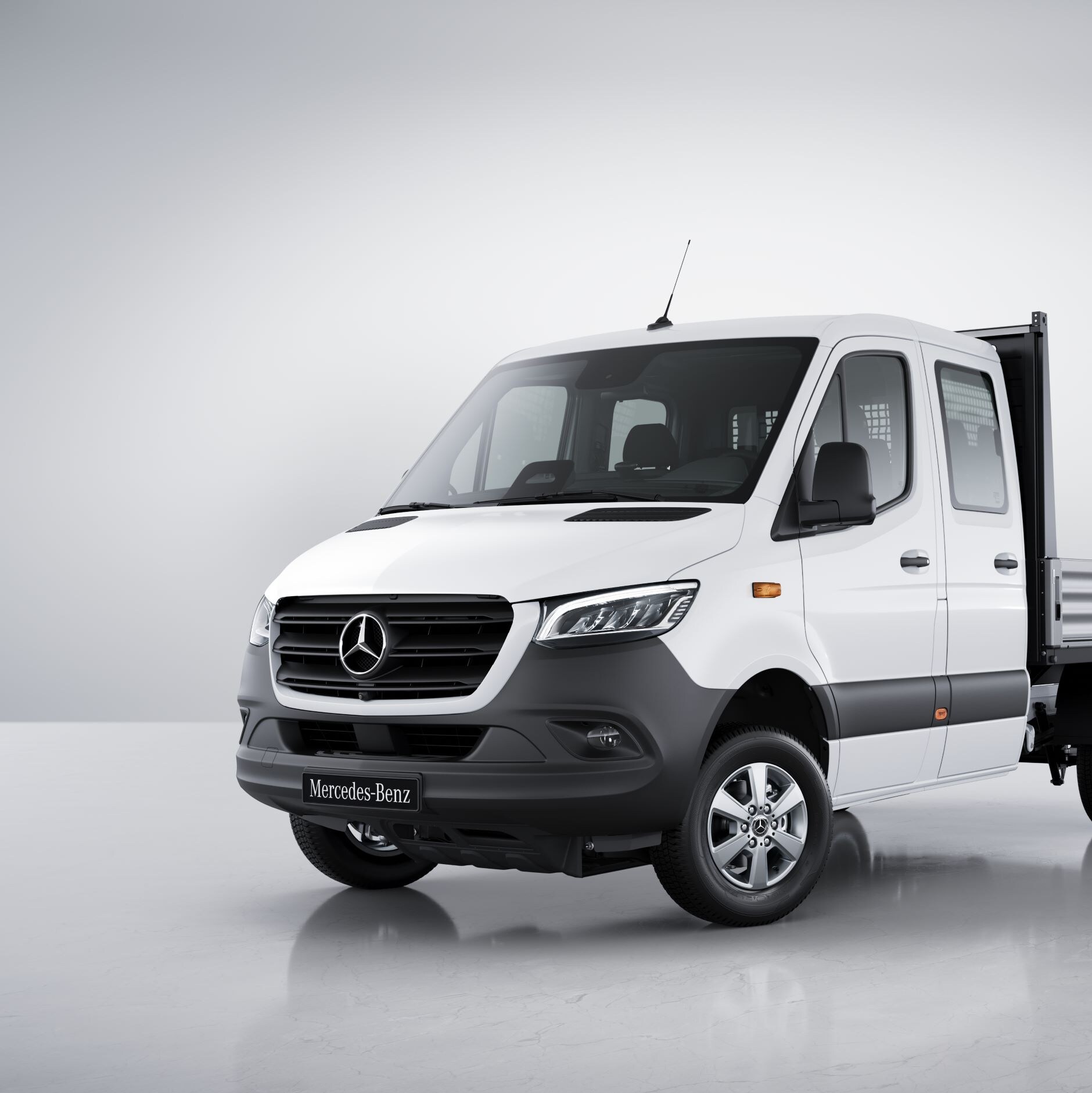 Das Mercedes-Benz Sprinter Pritschenfahrzeug.